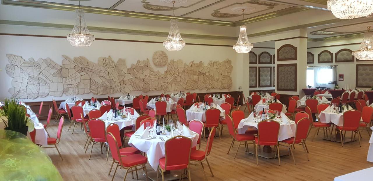 Hotel Drei Schwanen - Ristorante Due Fratelli Hohenstein-Ernstthal Exterior foto