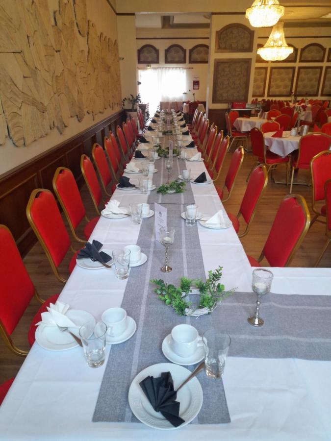 Hotel Drei Schwanen - Ristorante Due Fratelli Hohenstein-Ernstthal Exterior foto